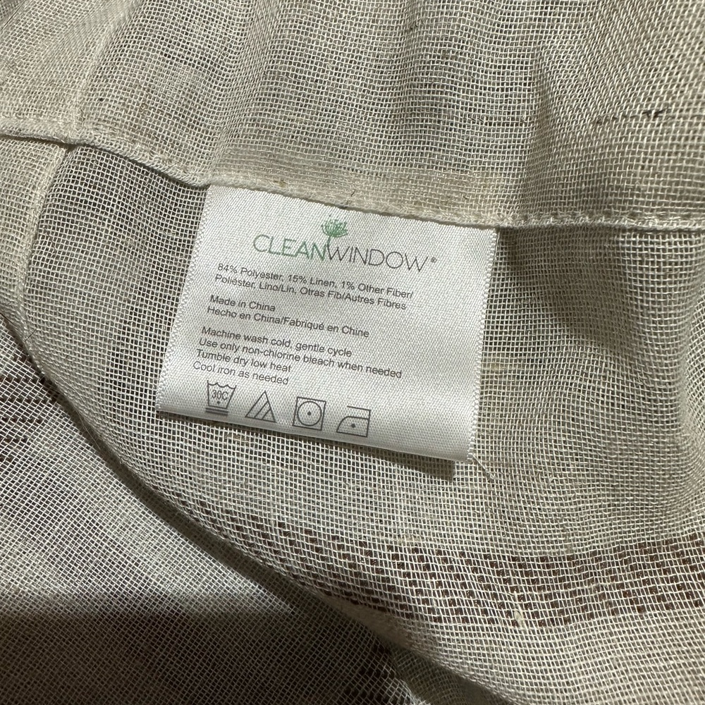Curtain - Picture 3 of 3
